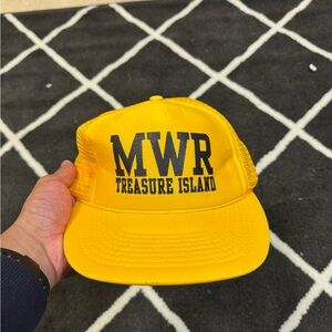 Yellow retro tucking hat